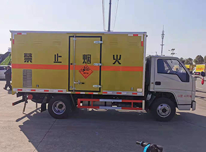 蓝田爆破器材运输车技术升级与安全合规新趋势